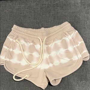 Worn once cream tie dye shorts